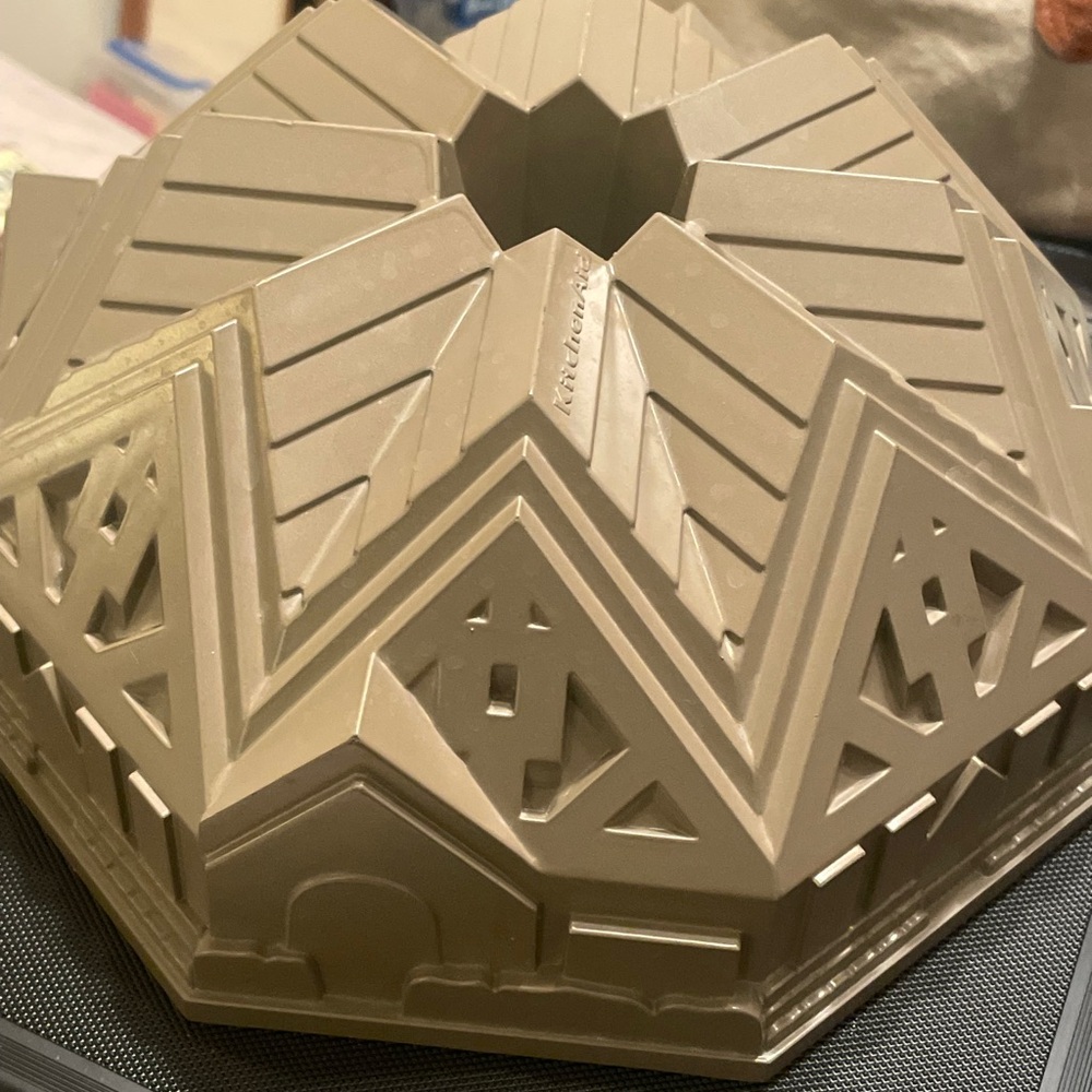 Nordic Ware Gold Geometric Bundt Pan